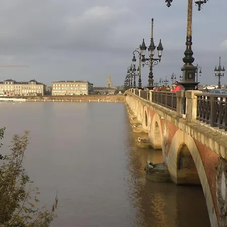 Sympa Entrée Indépendante Près Bordeaux 10kms Tresses